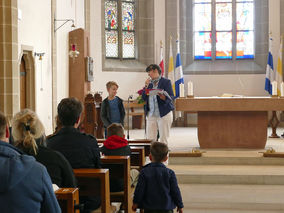 Vorstellung der Kommunionkinder in St. Crescentius (Foto: Karl-Franz Thiede)